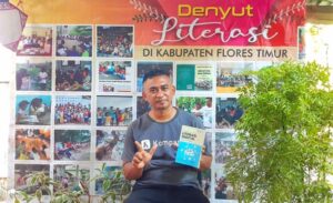 Terima Tunjangan Sertifikasi Perdana, Maksi Masan Bangun Perpustakaan di Rumahnya