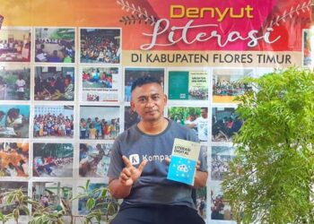 Terima Tunjangan Sertifikasi Perdana, Maksi Masan Bangun Perpustakaan di Rumahnya