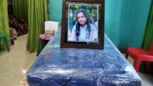 Jenazah Nona Neny Disemayamkan di Rumah Ambros Lein, Pagi Ini Diberangkatkan ke Solor