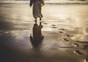 Tegas Memilih Damai atau Pedang