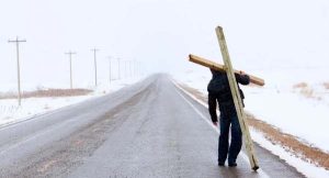 Sangkal Diri dan Pikul Salib Bersama Yesus