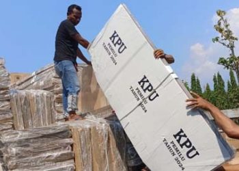 3.408Bilik Suara Pemilu 2024 Tiba di Gudang Logistik Kpu Flores Timur