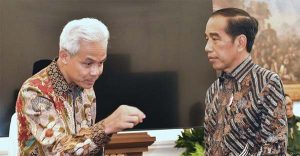 Di Balik (Cara Berikan) Hadiah Jokowi dan Ganjar