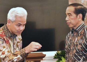 Di Balik (Cara Berikan) Hadiah Jokowi dan Ganjar