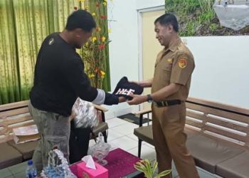 HLF Berikan Kostumnya untuk Mantan Penjabat Bupati Lembata, Marsianus Jawa: Siapkan Konser di Kota Kupang