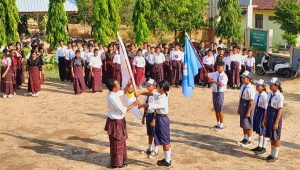 Viktor Boli Leton Dilantik Jadi Ketua OSIS SMPN 1 Lewolema, Wungbelen: OSIS Pegang Peran Sangat Strategis