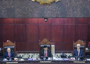 Ipar Jokowi Dicopot dari Ketua MK, tapi Putra Sulungnya Lolos Jadi Cawapres
