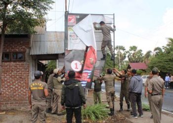 Gandeng Polres dan Sat Pol PP, Bawaslu Lembata Tertibkan Alat Peraga Kampanye