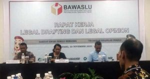 Perkuat Kapasitas Pengawas, Bawaslu Provinsi NTT Gelar Rapat Kerja Legal Drafting dan Legal Opinion