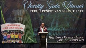 Sulaeman Hamzah Sumbang 1000 Sak Semen untuk SMARD Lembata