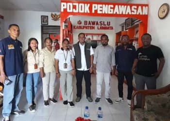 Monev ke Bawaslu Lembata, Amrunur Pantau Pengepakan Logistik Pemilu dan Kesiapan Pengawas Adhoc