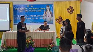 Ketua PGRI Flotim Beri Motivasi Bagi Siswa SMAN 1 Adonara Timur