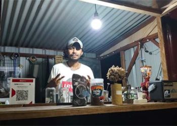 Satu Jam Seruput Kopi di Kopling  Pace Flo  Waiwerang