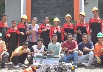 Siswa Jurusan Teknik Ketenagalistrikan SMKN 1 Ile Ape Ikut Ujian Serkom di SMKN 1 Maumere