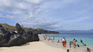 Pantai Pasir Putih Ina Burak, Pilihan Favorit Untuk Healing