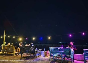 Pelataran Pelabuhan Waiwerang, Tempat Nongkrong Malam yang Kian Diminati