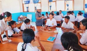 SMPN 1 Lewolema Undang “Guru Tamu” Masuk Kelas Mengajar Kelistrikan