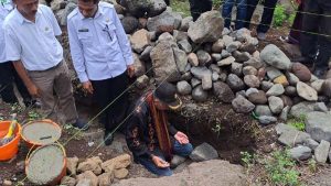 Peletakan Batu Pertama Gedung Guru PGRI Flores Timur Dihadiri Cabup-Cawabup Terpilih