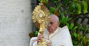 Menjembatani Sakral dan Sosial: Makna Hari Raya Tubuh dan Darah Kristus dalam Perspektif Sosiologi Agama