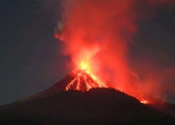 Di Balik Letusan: Doa, Debu, dan Keteguhan Iman