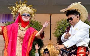 Membolak-balikan Indonesia