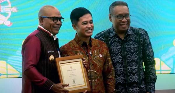 Angka Stunting Lembata Turun di Bawah Rata-Rata Propinsi, Bupati Kanis Terima Penghargaan Kemenkes RI