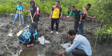 Aksi Nyata Semangat Hari Pahlawan, IGORNAS Songsong Hari Guru Nasional 2025 dengan Tanam Mangrove