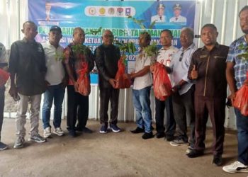 Serah 127 Paket API dan 10.555 Bibit Buah, Bupati Lembata Tegaskan Tidak Boleh Dijual dan Wajib Dimonitor