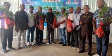 Serah 127 Paket API dan 10.555 Bibit Buah, Bupati Lembata Tegaskan Tidak Boleh Dijual dan Wajib Dimonitor