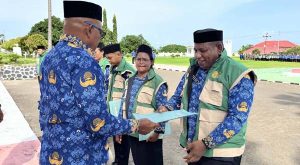 Bupati Lembata Serahkan SK CPNS dan Pengalihan Status ASN Pada Apel Kesadaran