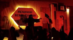 Ketika Para Siswa Membawa Isi Kepala Sutradara Ke Atas Panggung (Catatan RD Inno Koten Atas Pentas Seni SESADO di Lamahora)