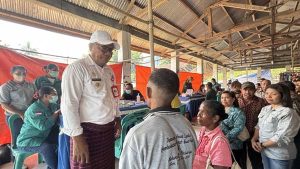 Bupati Lembata Tinjau Pemeriksaan Kesehatan Gratis di Pasar Hadakewa