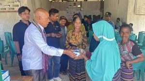 Warga Lamaau Kesulitan Air Bersih, Pemda Lembata dan PT Cendana Indopearls Distribusi 15.000 Liter Air