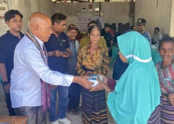 Warga Lamaau Kesulitan Air Bersih, Pemda Lembata dan PT Cendana Indopearls Distribusi 15.000 Liter Air