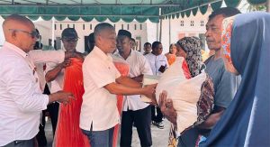 Pemkab Lembata Serahkan Bantuan kepada Warga Terdampak Gempa di Desa Babokerong