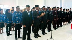 Bupati Kanis Tuaq Lantik 13 Kepala Sekolah dan 42 Pejabat Fungsional
