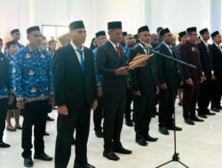 Bupati Kanis Tuaq Lantik 13 Kepala Sekolah dan 42 Pejabat Fungsional