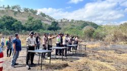 Wakil Bupati Lembata Jajal Kemampuan Menembak Bersama Personel Polres di Bukit Muruona